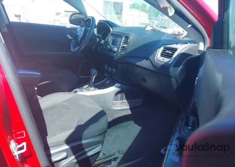 2018 Jeep Compass Sport Fwd из США, поврежденный, VIN 3C4NJCAB2JT133321